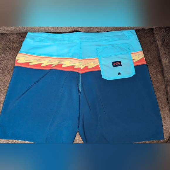 NWT, Billabong, Momentum Pro Performance 19", mid length board shorts -men's 38 - Picture 6 of 6